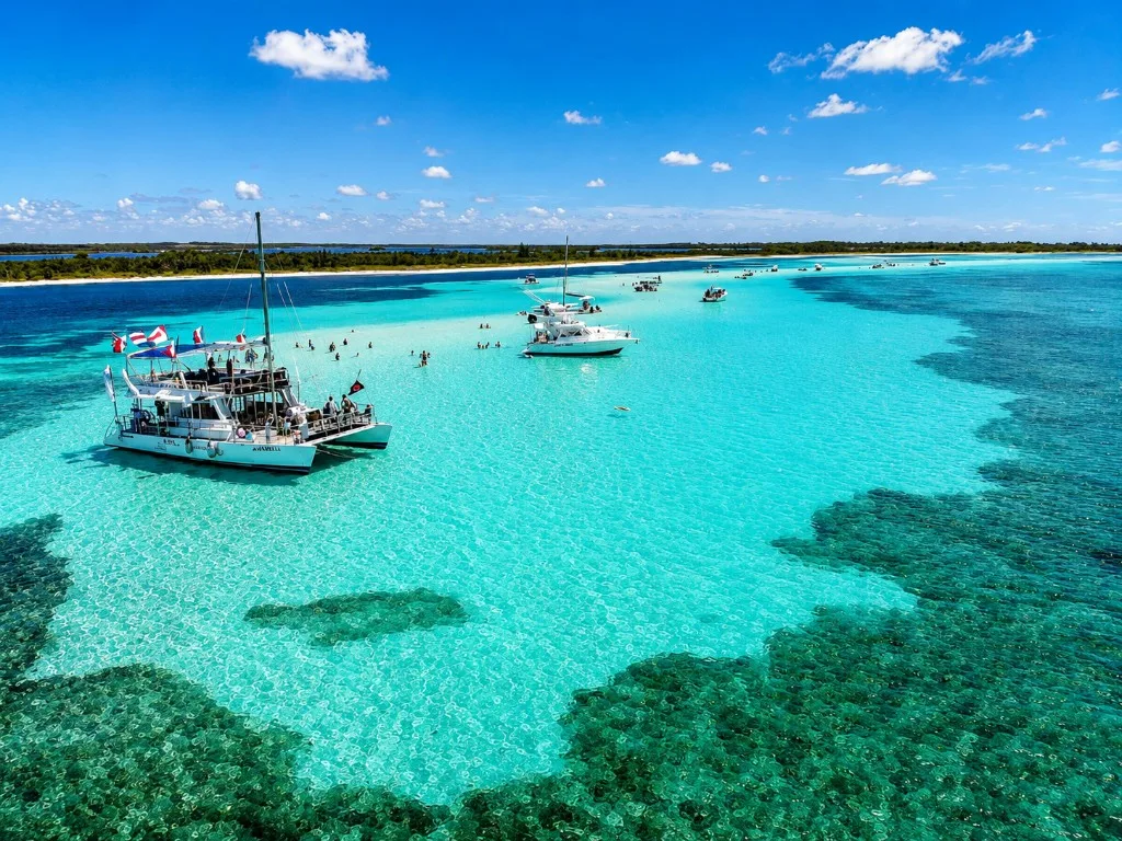 Crystal-clear lagoon and boats in Cozumel, Mexico